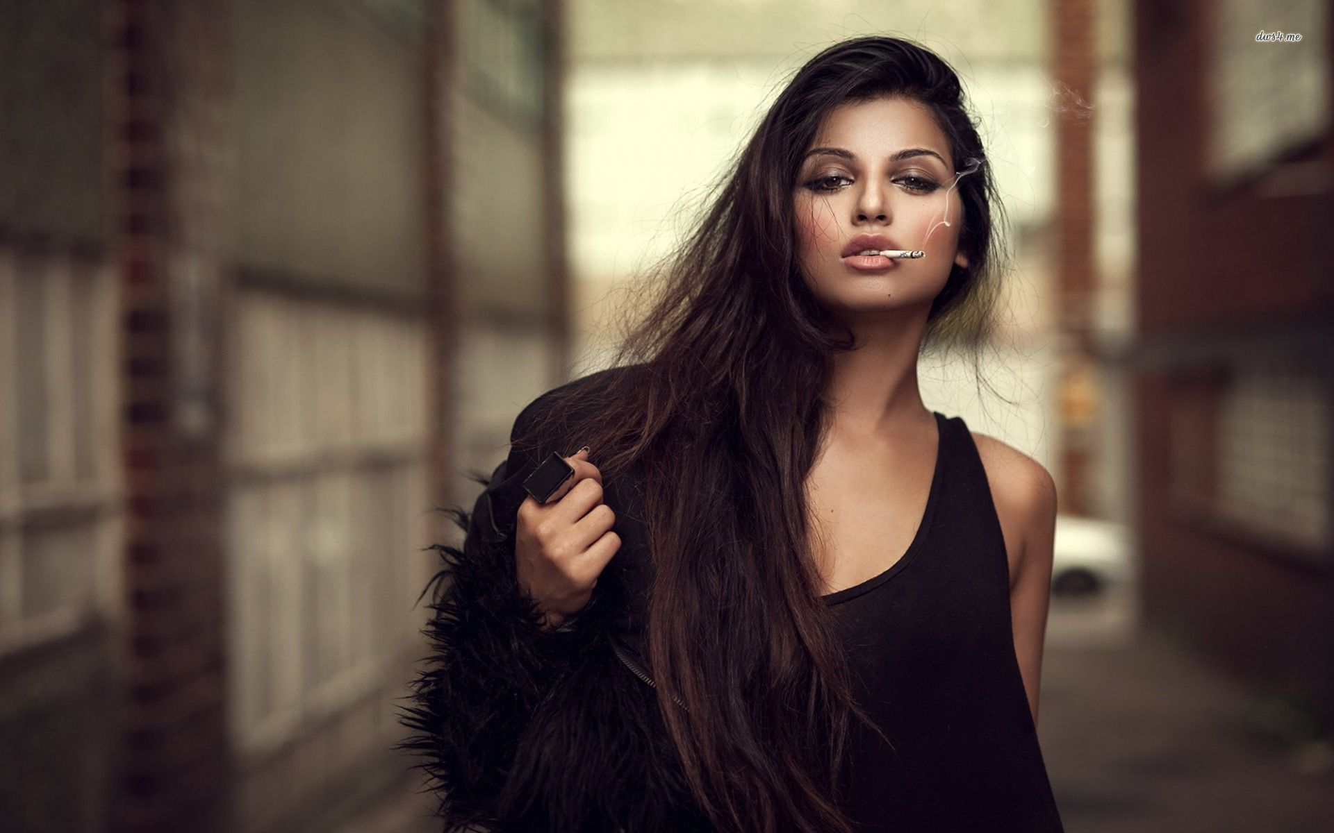 A playful frame from Sassy girls — online in Mexico City