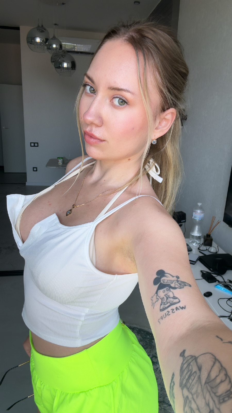 KateV in her underwear in Mexico City