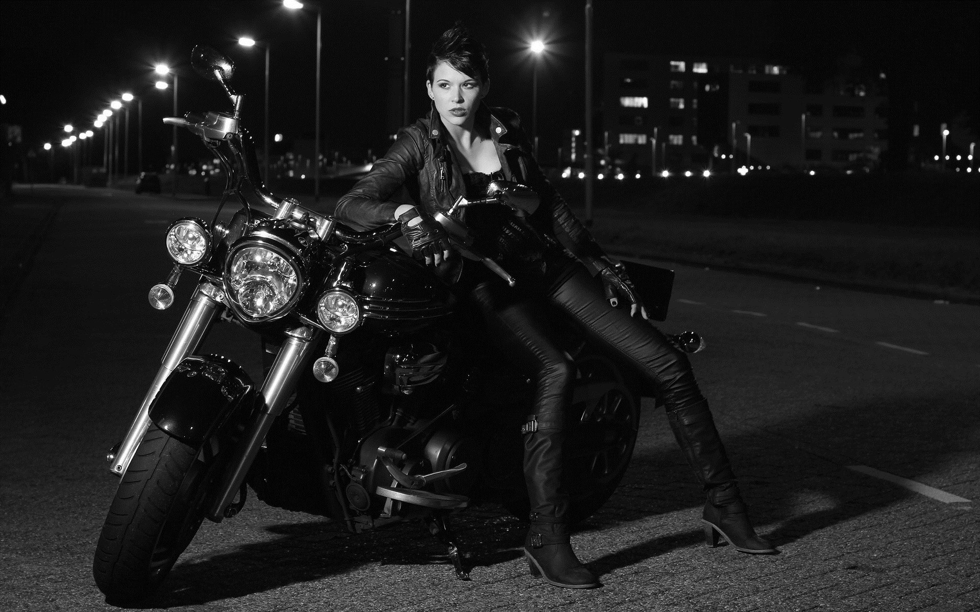 Photo Beautiful girls and motorcycles in Mexico City