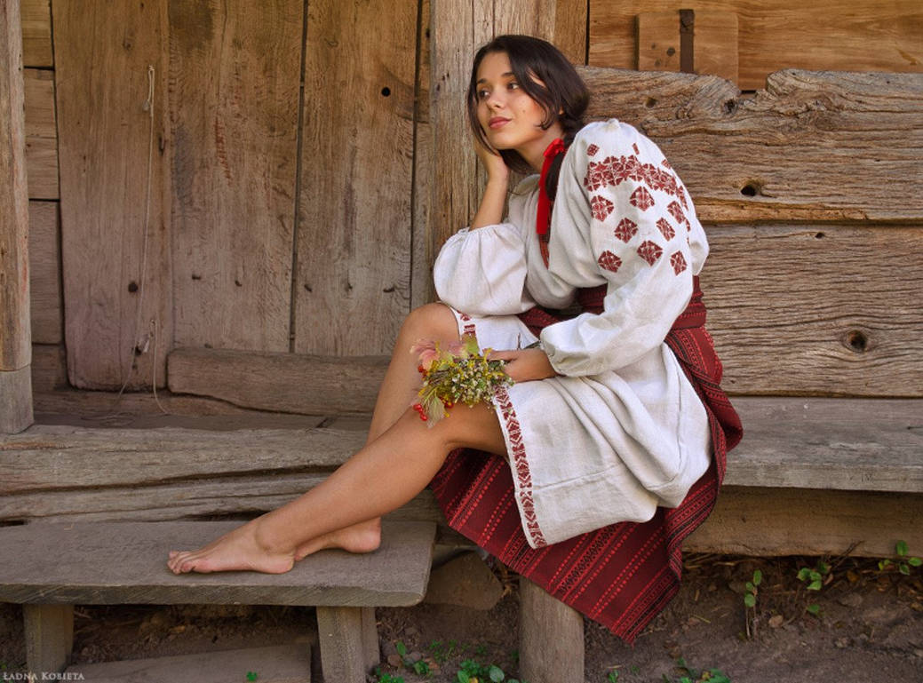 Fresh photos, fresh mood — Women in Slavic costumes online in Mexico City