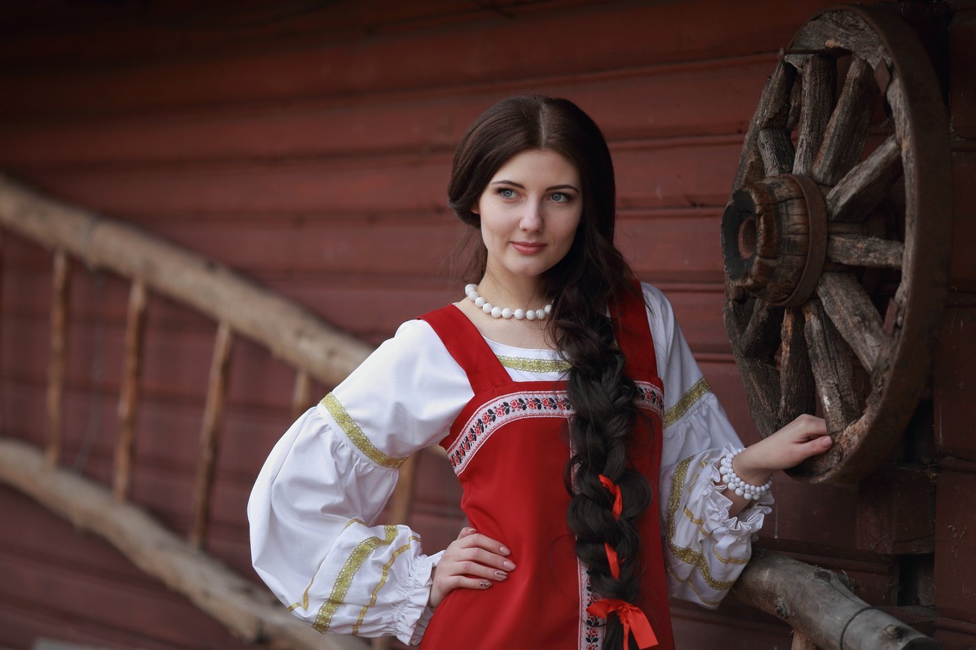 Girls in Slavic costumes’s look of the day — catch her live in Mexico City
